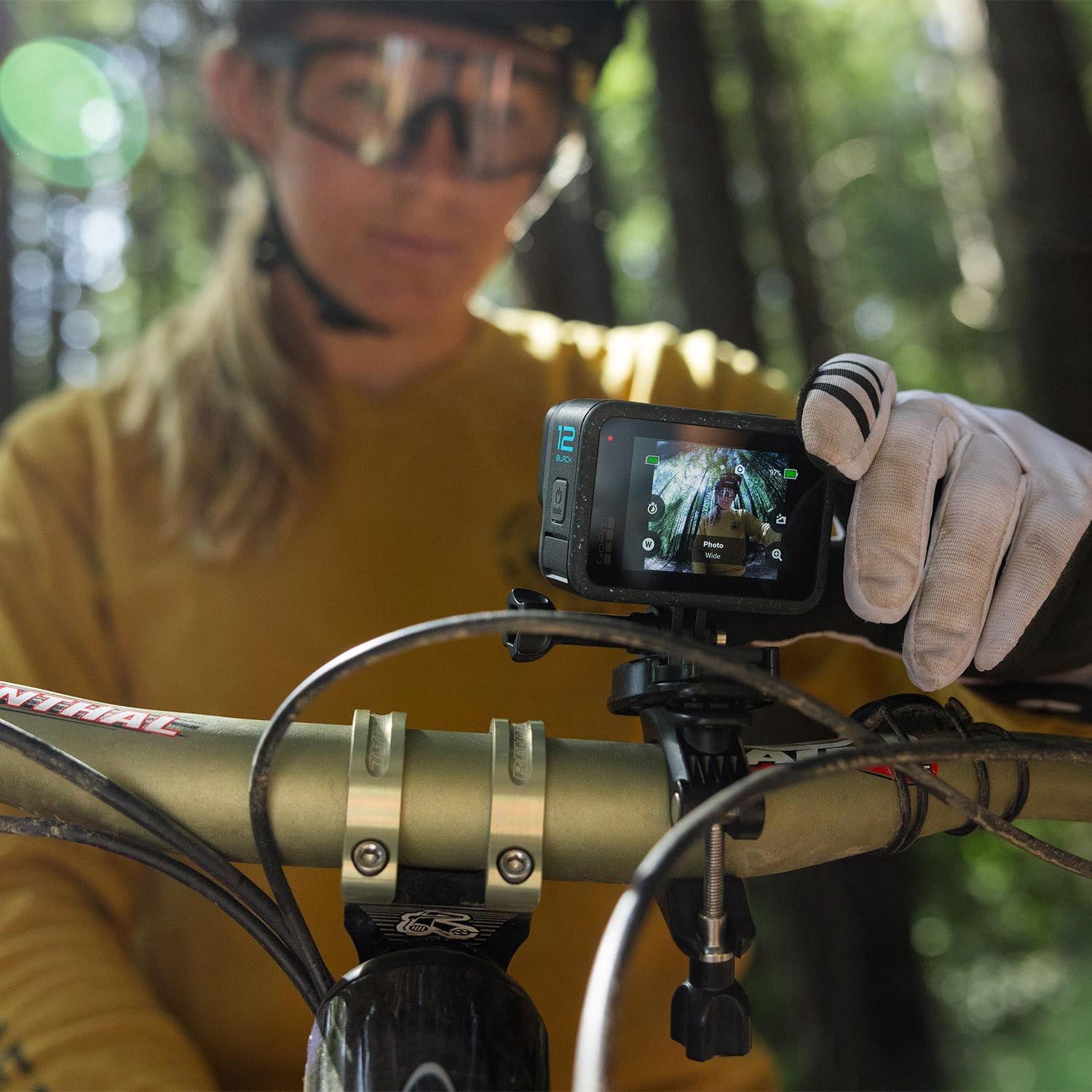 GoPro HERO12 Black – wasserdichte Action-Kamera mit 5,3K60 Ultra HD-Video, 27 MP Fotos, HDR, 1/1,9-Zoll-Bildsensor, Live-Streaming, Webcam, Stabilisierung
