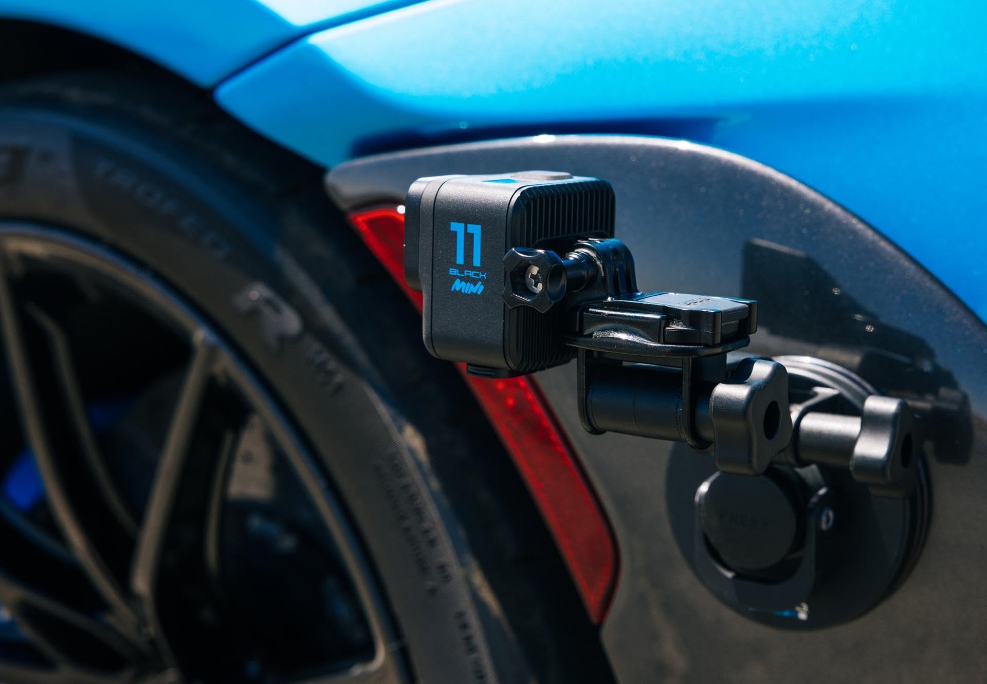 GoPro HERO11 Mini - Kompakte, wasserdichte Action-Kamera mit 5,3K60 Ultra HD-Video, 24,7 MP Einzelbildern, 1/1,9-Zoll-Bildsensor, Live-Streaming, Stabilisierung, Black