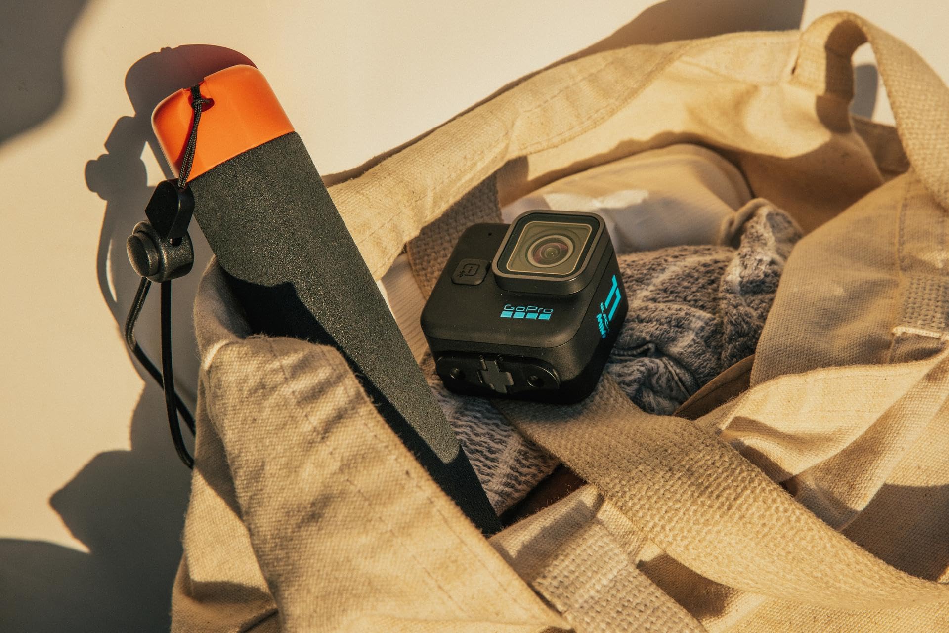 GoPro HERO11 Mini - Kompakte, wasserdichte Action-Kamera mit 5,3K60 Ultra HD-Video, 24,7 MP Einzelbildern, 1/1,9-Zoll-Bildsensor, Live-Streaming, Stabilisierung, Black